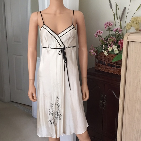 Meibiao Silk Cream Black Embroidered Slip Dress - Picture 2 of 10